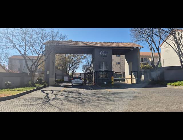 3 BEDROOM APARTMENT FOR SALE IN COUNTRY VIEW